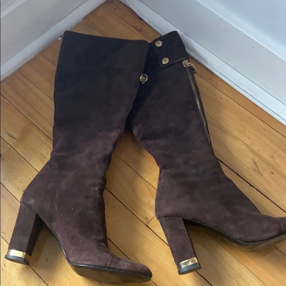 Suede exterior and leather interior heels - Picture 1 of 3